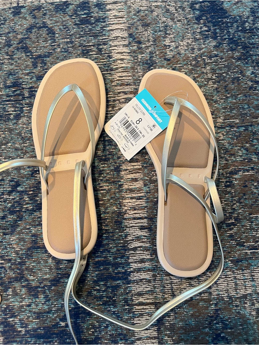Reef Women's willow Quinn Gold and White Cushioned Thong Sandals - Picture 5 of 5